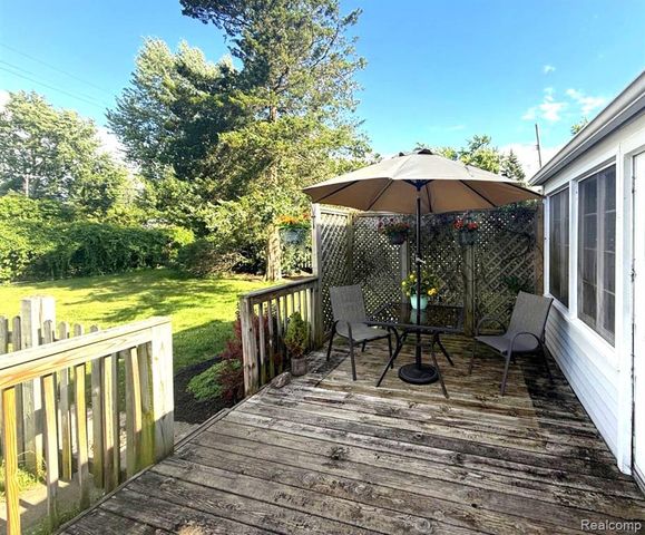 340 N Hagadorn Street, South Lyon, MI 48178
