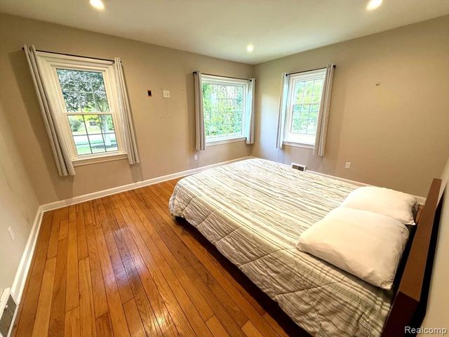 340 N Hagadorn Street, South Lyon, MI 48178