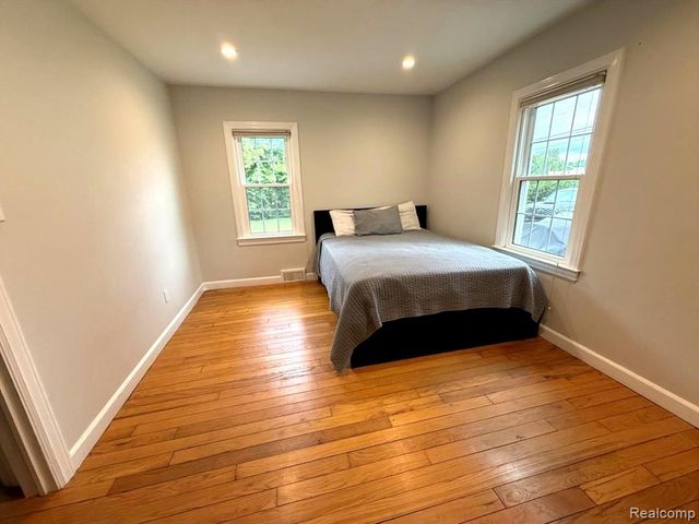340 N Hagadorn Street, South Lyon, MI 48178