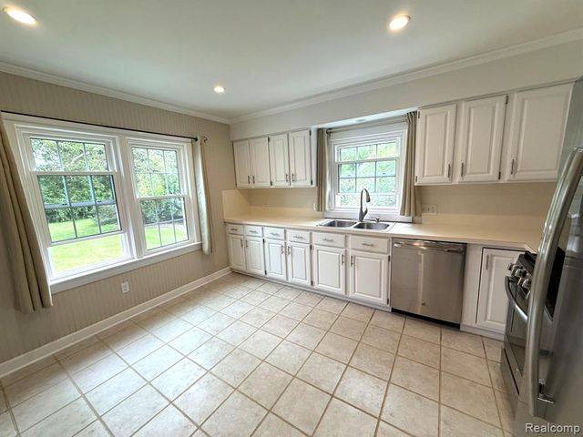 340 N Hagadorn Street, South Lyon, MI 48178