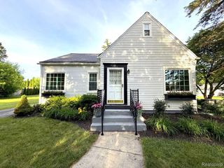 340 N Hagadorn Street, South Lyon, MI 48178