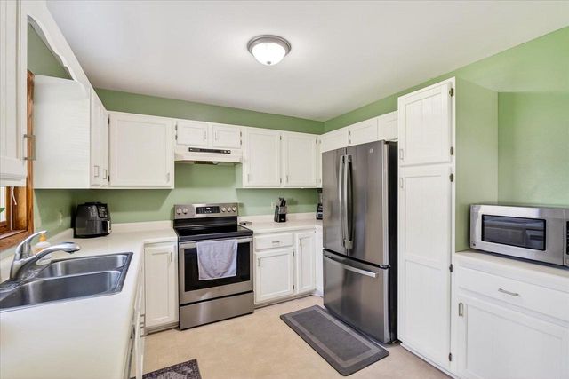 10 Flagstaff Court, Madison, WI 53719