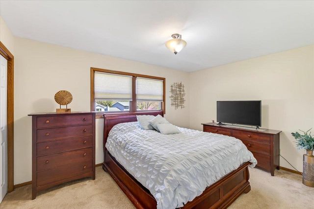 10 Flagstaff Court, Madison, WI 53719