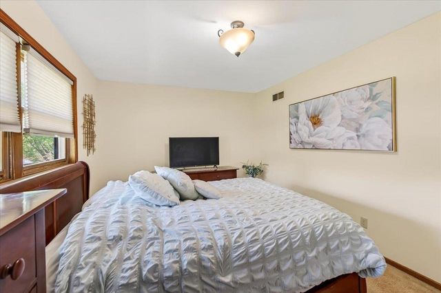 10 Flagstaff Court, Madison, WI 53719