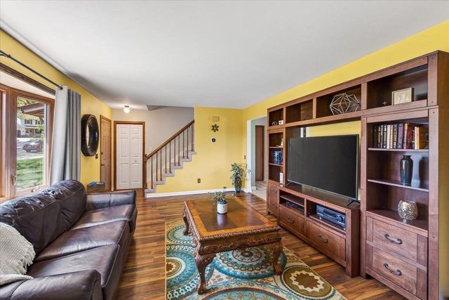 10 Flagstaff Court, Madison, WI 53719