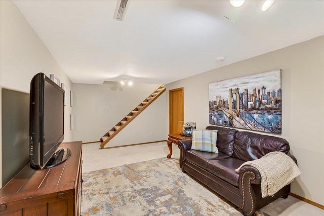 10 Flagstaff Court, Madison, WI 53719