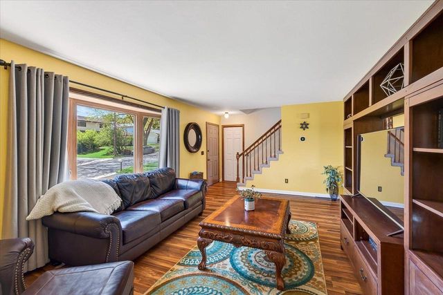10 Flagstaff Court, Madison, WI 53719