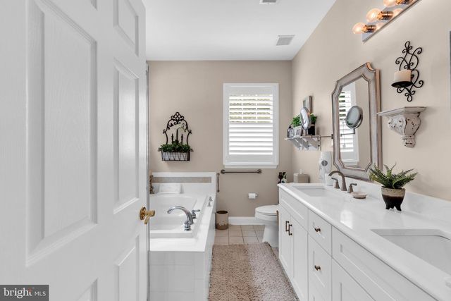32 BEAR MEADE DR, Hamilton, NJ 08691