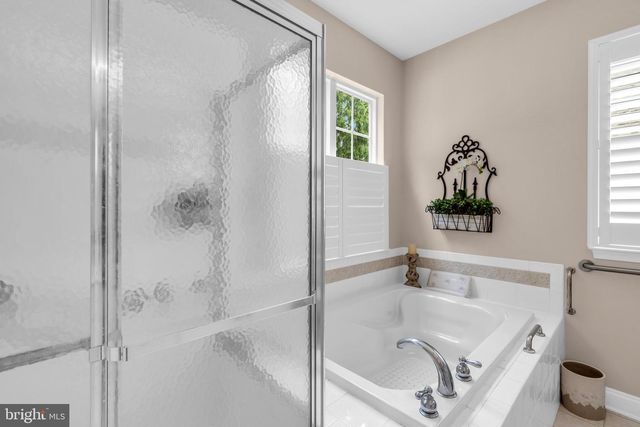 32 BEAR MEADE DR, Hamilton, NJ 08691