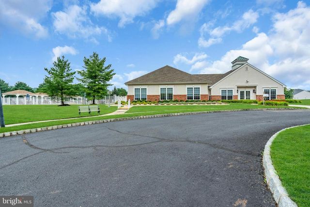 32 BEAR MEADE DR, Hamilton, NJ 08691