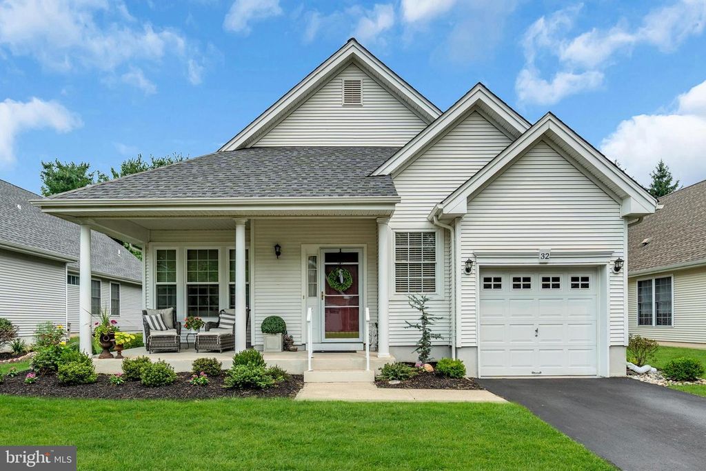 32 BEAR MEADE DR, Hamilton, NJ 08691