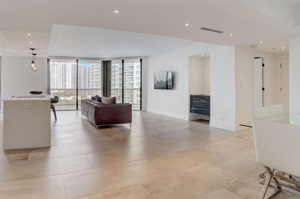 20191 E Country Club Dr 802, Aventura, FL 33180