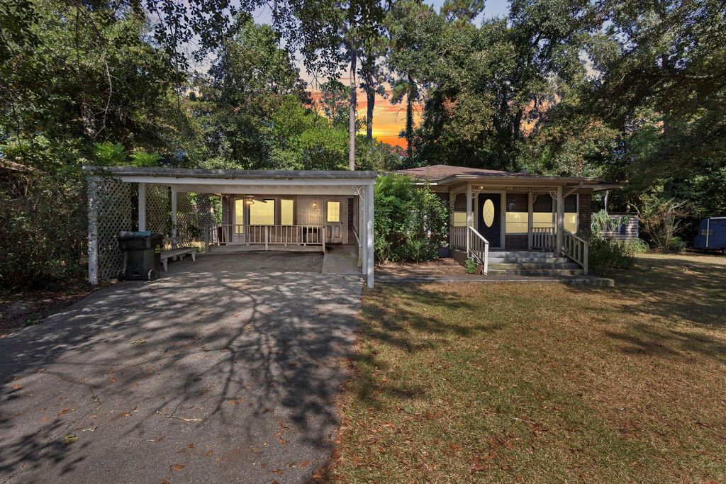 743 Charmaine Drive E, Woodville, TX 75979