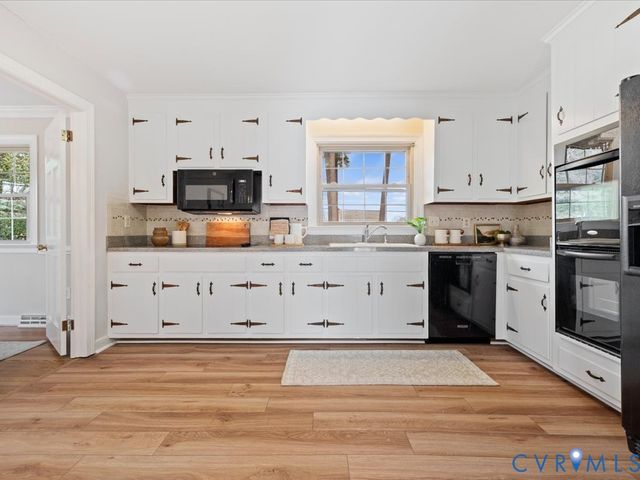 9172 Robin Ridge Dr, Mechanicsville, VA 23116