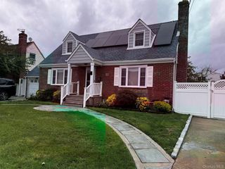 28 Bank Street, Valley Stream, NY 11580