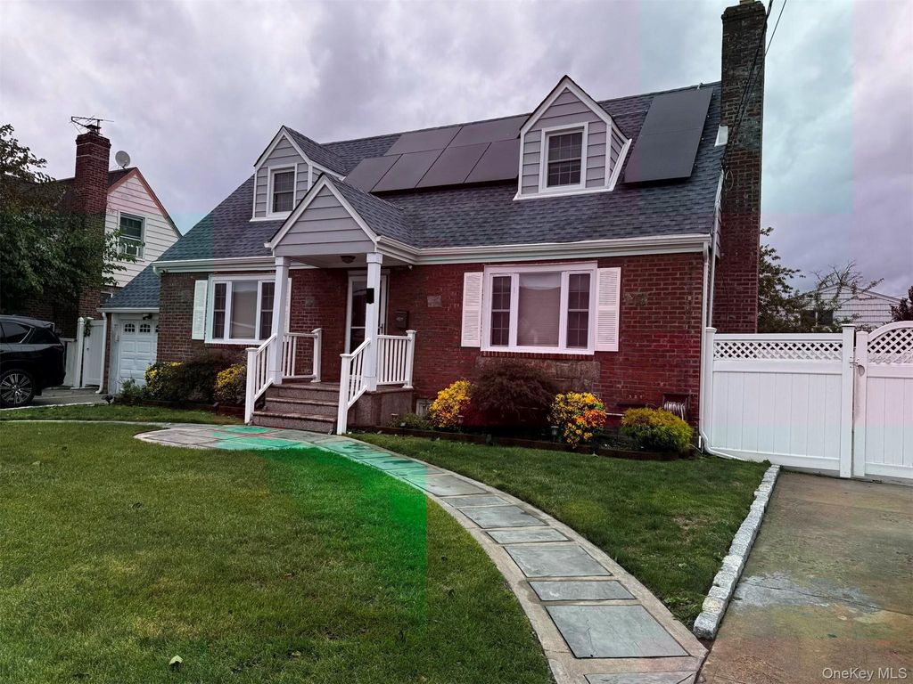 28 Bank Street, Valley Stream, NY 11580