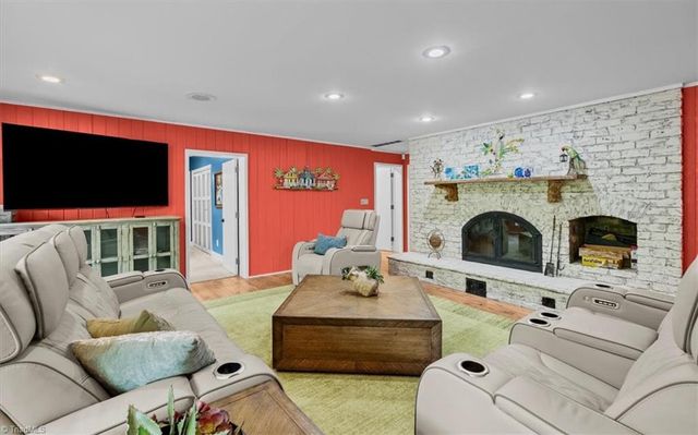 11 Culbreth Avenue, Thomasville, NC 27360