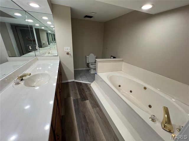 10436 Ewell Drive, St Louis, MO 63137