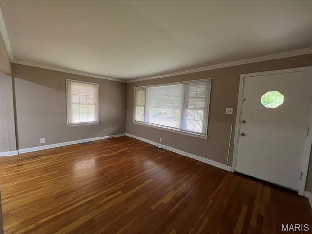 10436 Ewell Drive, St Louis, MO 63137