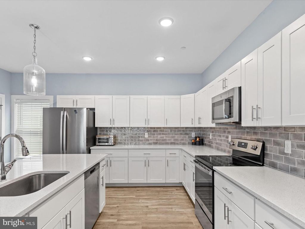 Image 11 of property listing at 212 25TH ST, Ocean City, MD 21842