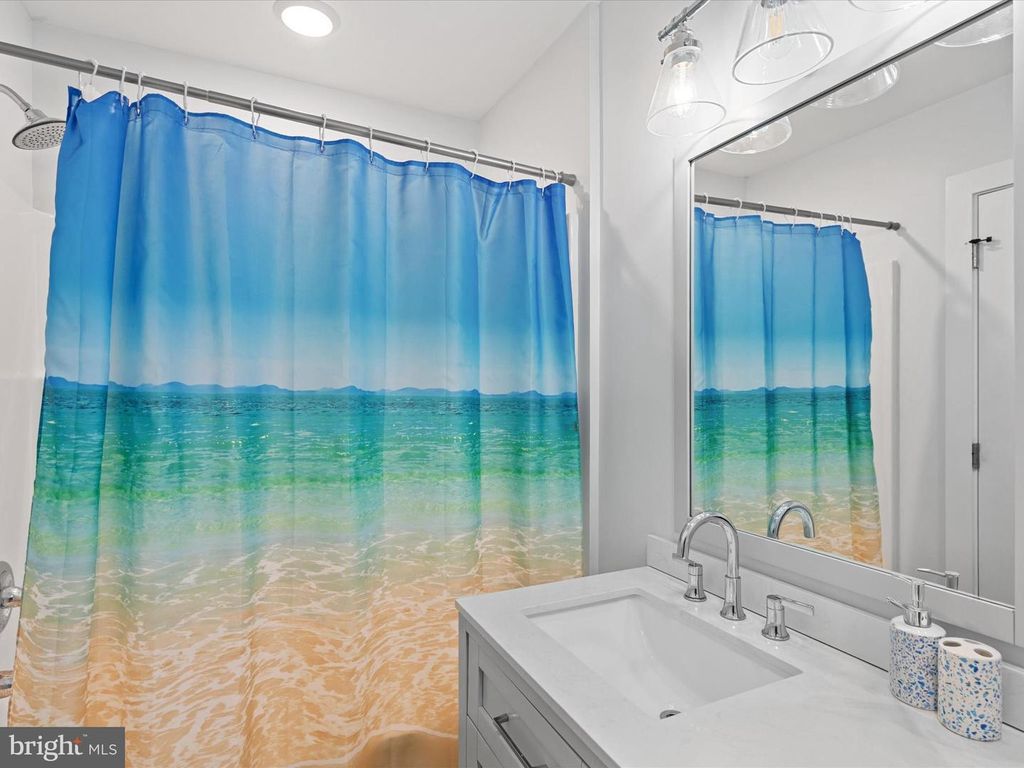 Image 41 of property listing at 212 25TH ST, Ocean City, MD 21842