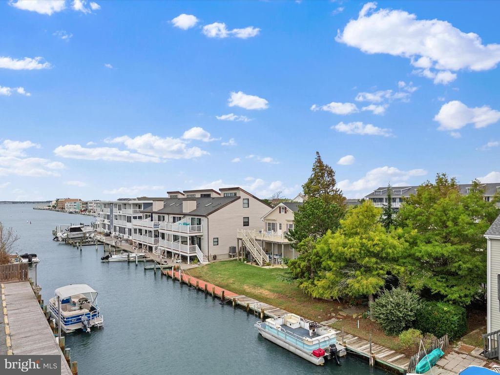 Image 5 of property listing at 212 25TH ST, Ocean City, MD 21842