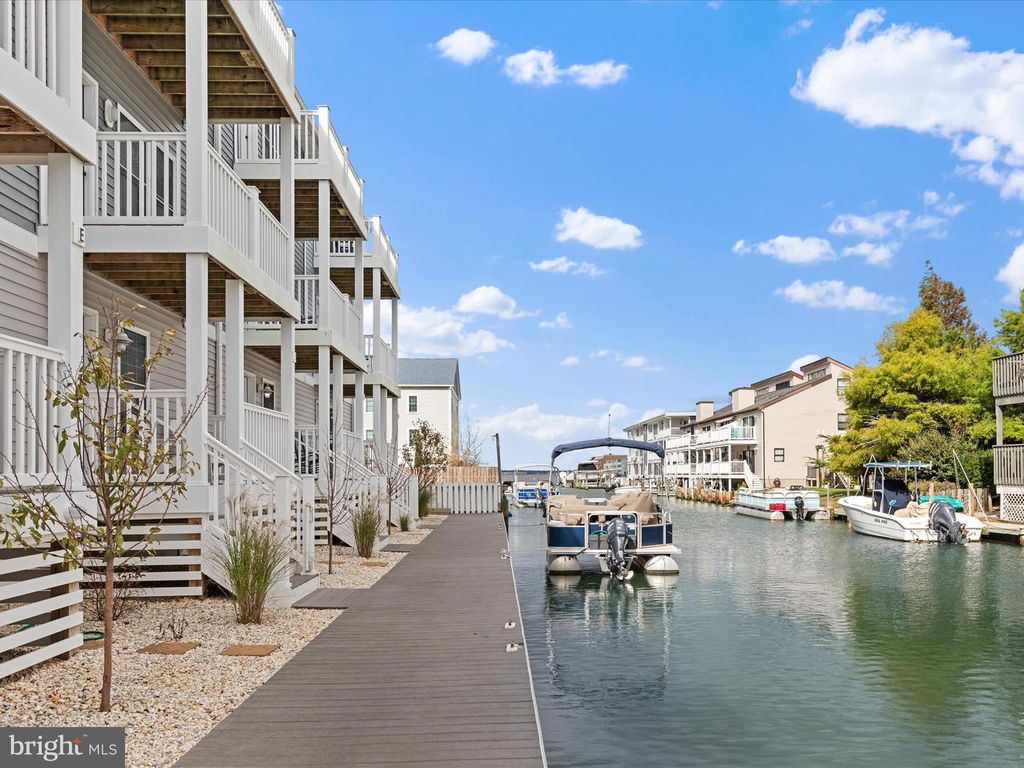 Image 8 of property listing at 212 25TH ST, Ocean City, MD 21842