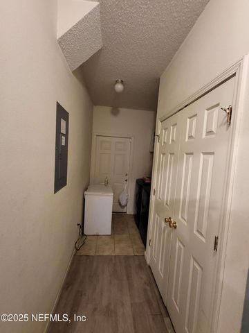 1972 W 20TH Street E 3-7, Jacksonville, FL 32209