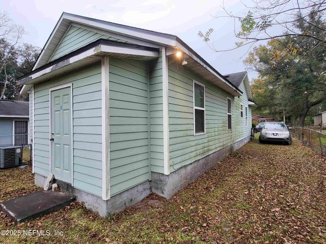 1972 W 20TH Street E 3-7, Jacksonville, FL 32209