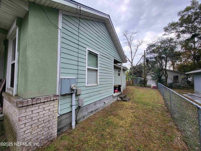 1972 W 20TH Street E 3-7, Jacksonville, FL 32209