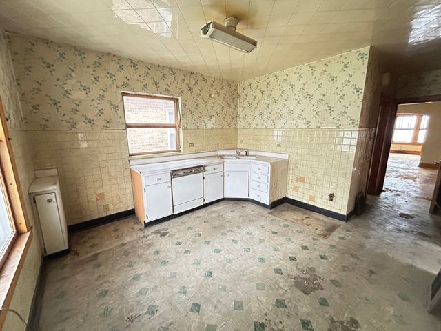 2419 S Lombard Avenue, Cicero, IL 60804