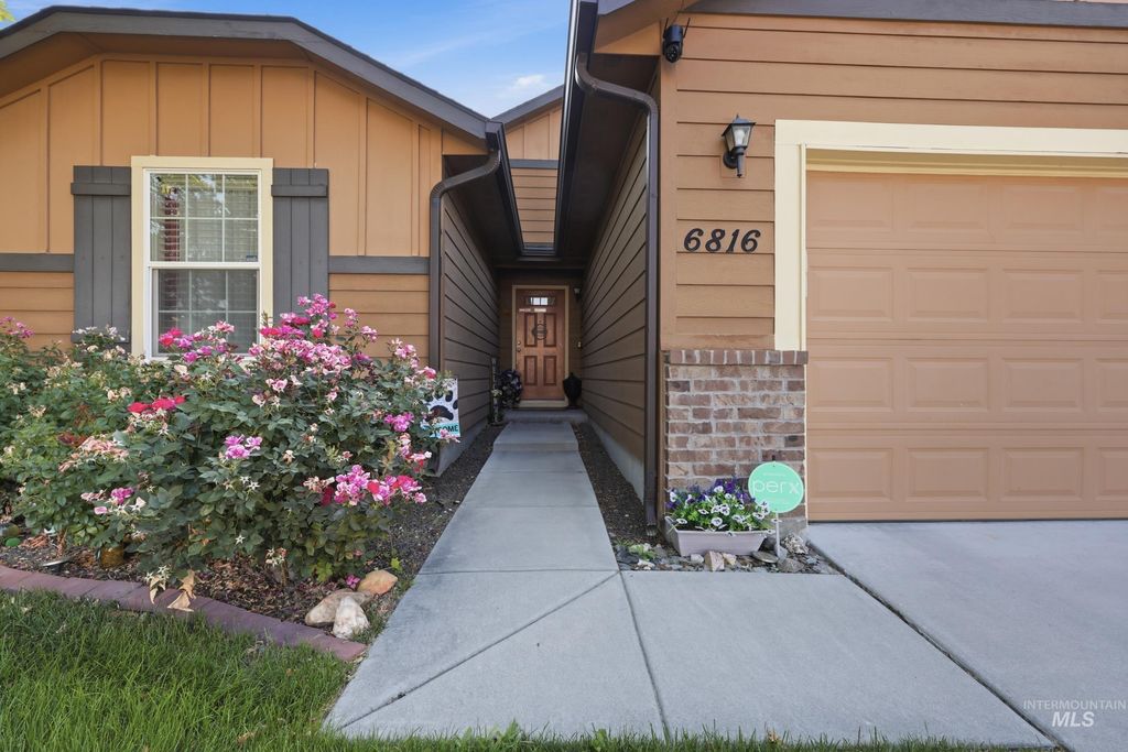 6816 S Mistyglen, Boise, ID 83709 photo 3