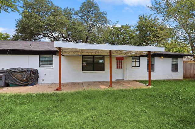 2120 Nottingham Boulevard, Fort Worth, TX 76112
