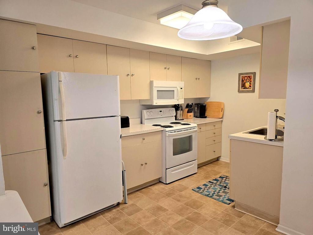 115 E KINGS HWY #406, MAPLE SHADE, NJ 08052 — photo 5