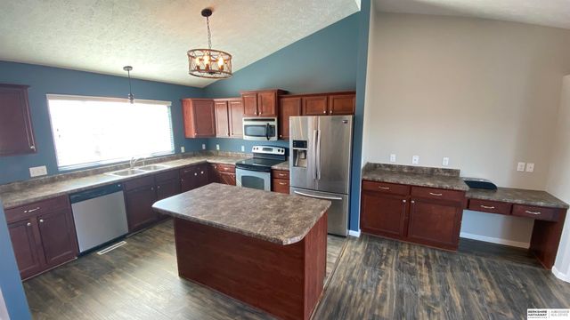 13911 Springview Drive, Bellevue, NE 68133