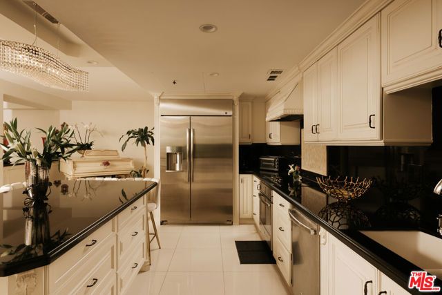 10450 Wilshire Boulevard 4J, Los Angeles, CA 90024