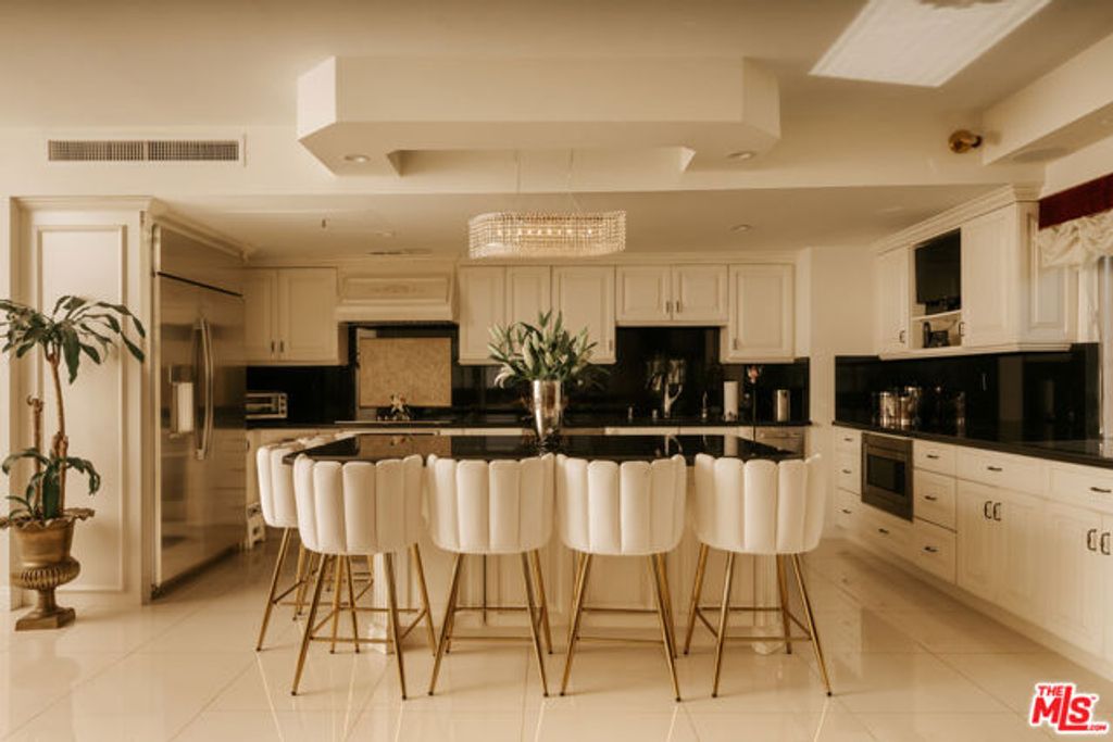 10450 Wilshire Boulevard 4J, Los Angeles, CA 90024