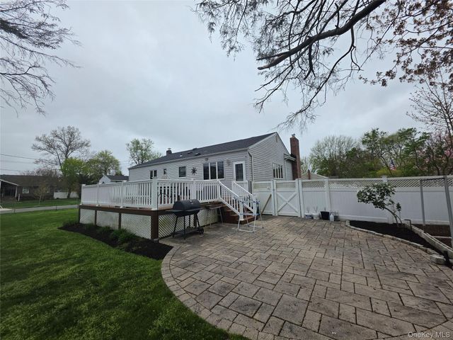 37 Jonquill Lane, Kings Park, NY 11754
