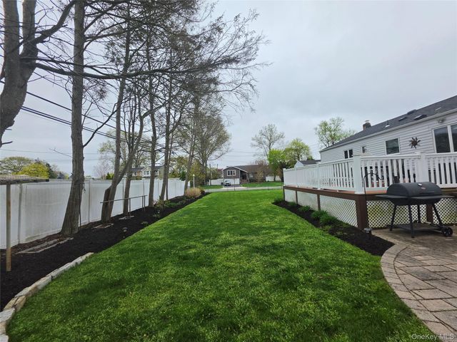 37 Jonquill Lane, Kings Park, NY 11754