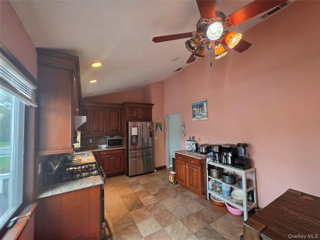 37 Jonquill Lane, Kings Park, NY 11754