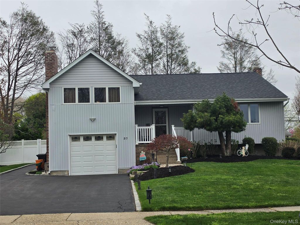 37 Jonquill Lane, Kings Park, NY 11754