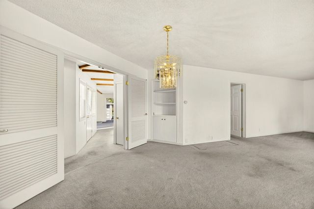 6 S Groveland Avenue, Medford, OR 97504