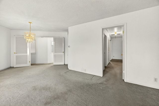 6 S Groveland Avenue, Medford, OR 97504