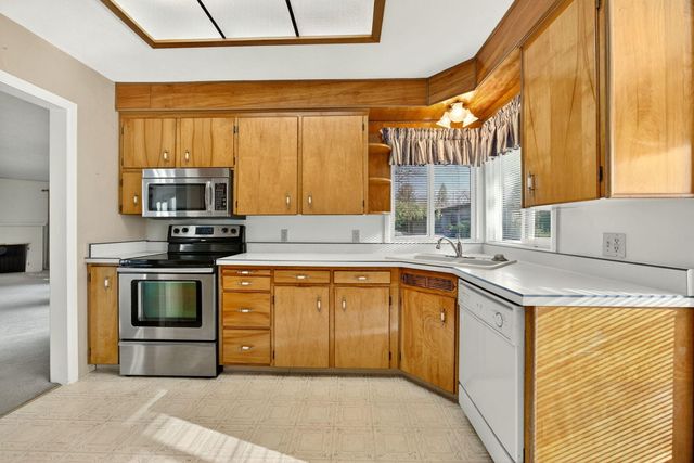 6 S Groveland Avenue, Medford, OR 97504