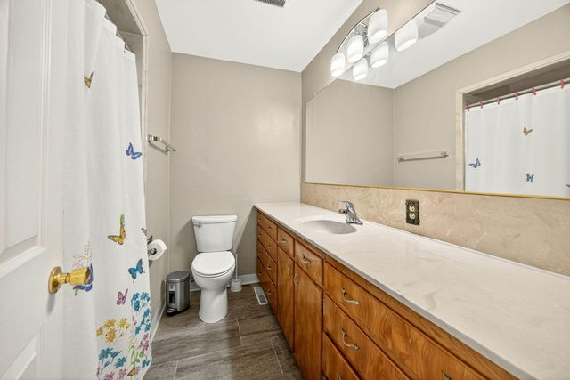 6 S Groveland Avenue, Medford, OR 97504