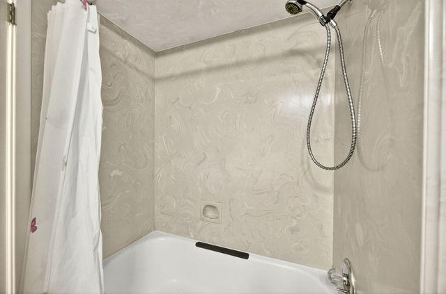 6 S Groveland Avenue, Medford, OR 97504