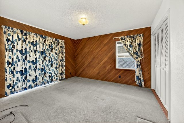 6 S Groveland Avenue, Medford, OR 97504