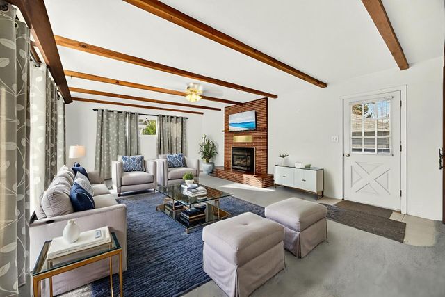 6 S Groveland Avenue, Medford, OR 97504