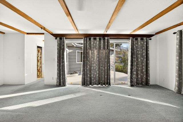 6 S Groveland Avenue, Medford, OR 97504