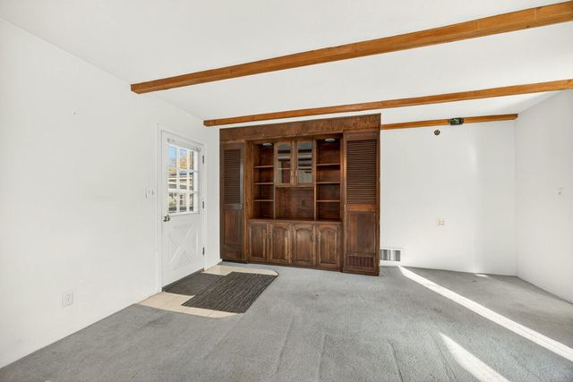 6 S Groveland Avenue, Medford, OR 97504